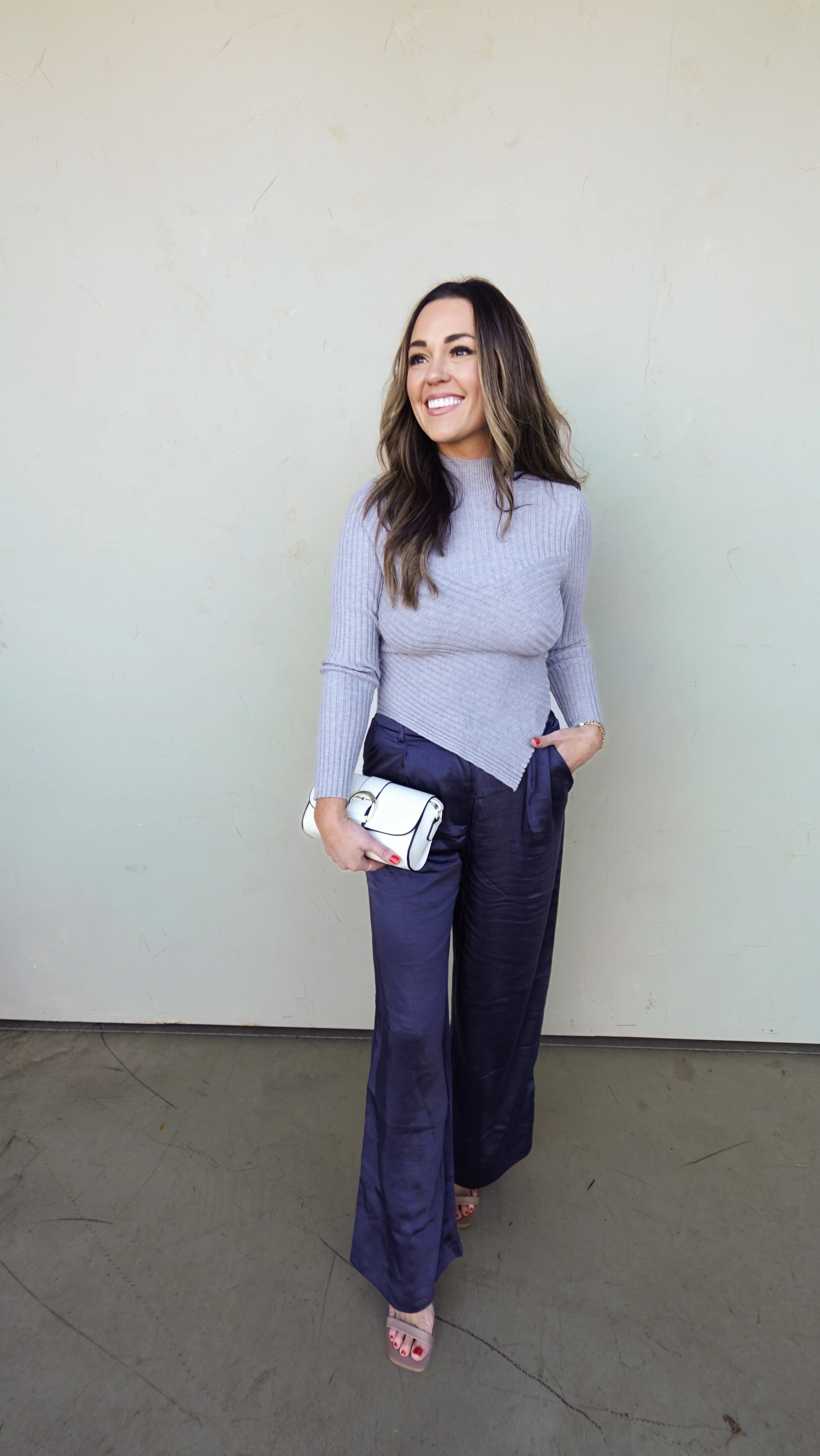 Gray Ribbed V-Hem Knit Top - Image 8